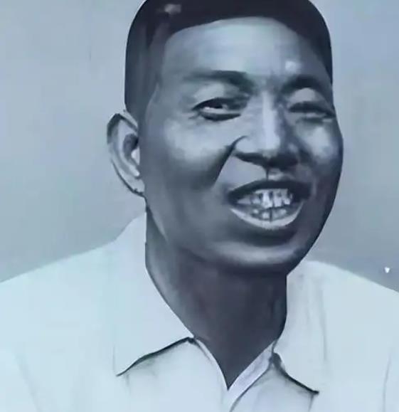 1951年，军统特务佟荣功落网，面对审讯，他说曾在西安潜伏过，审讯人员一惊，连忙