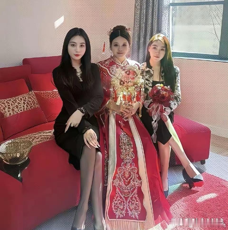 看了照片，新娘不开心​​​
