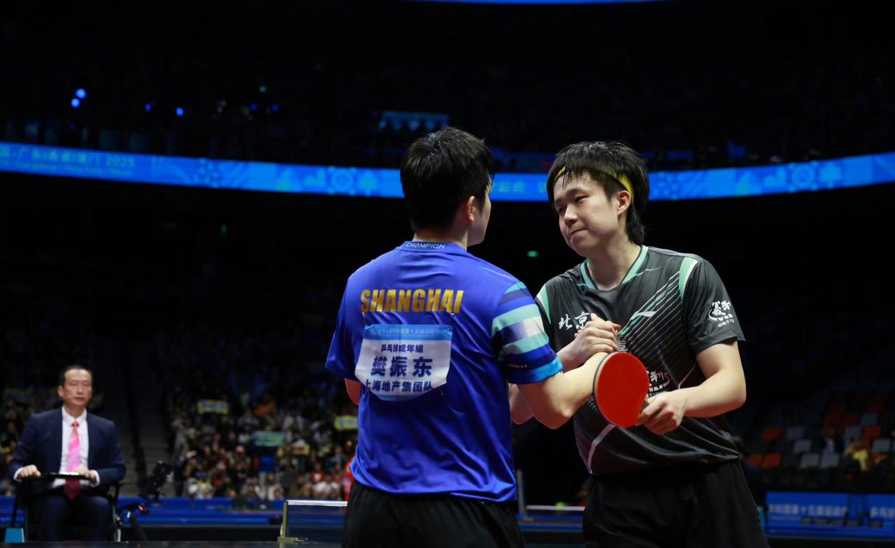 看到最后一局4：0之后，樊振东追赶上来。然后就发现王楚钦败局已定，虽然很喜欢他，