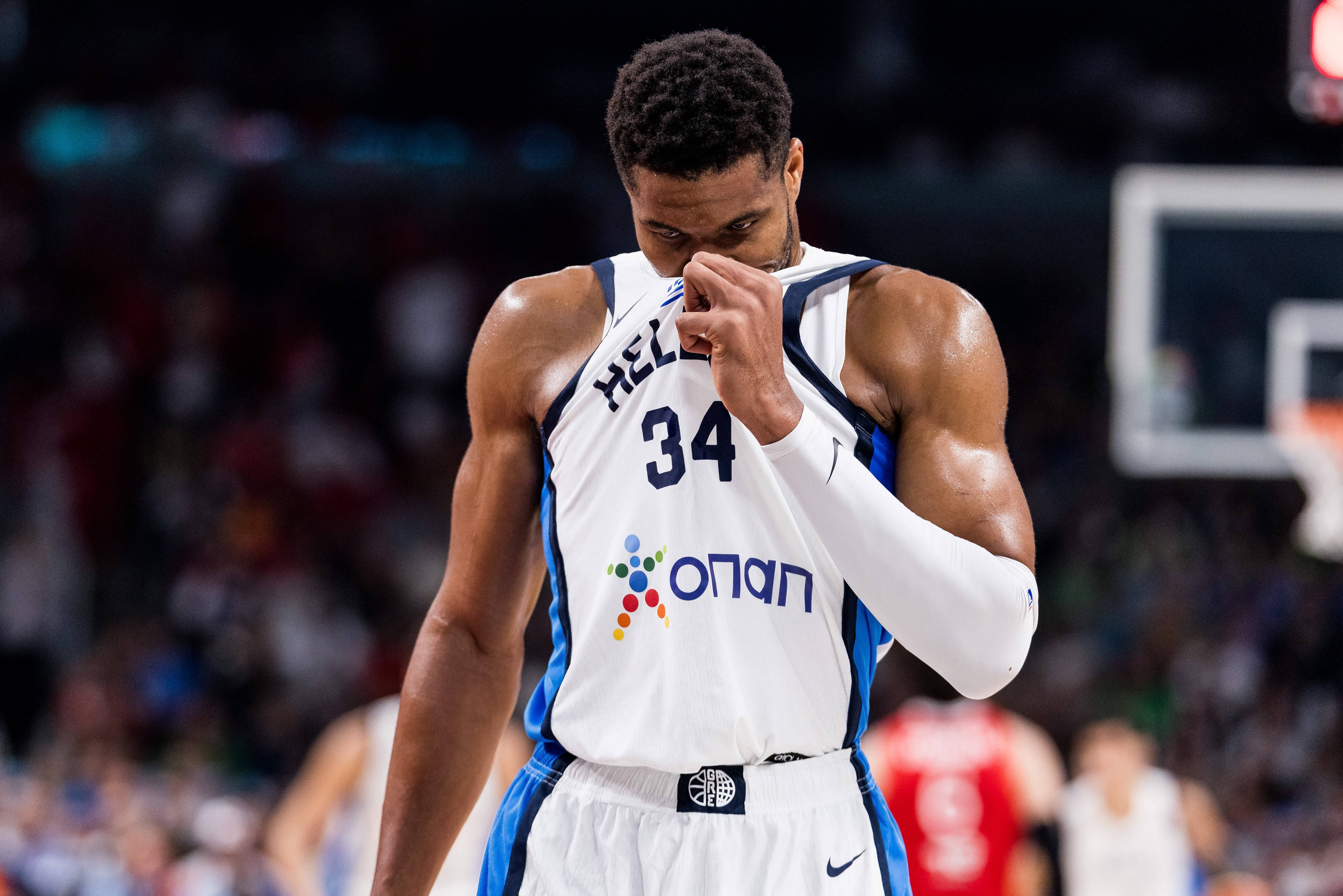 ChrisMannix在自己的播客节目中：据了解，勇士已经表明态度，如果雄鹿认