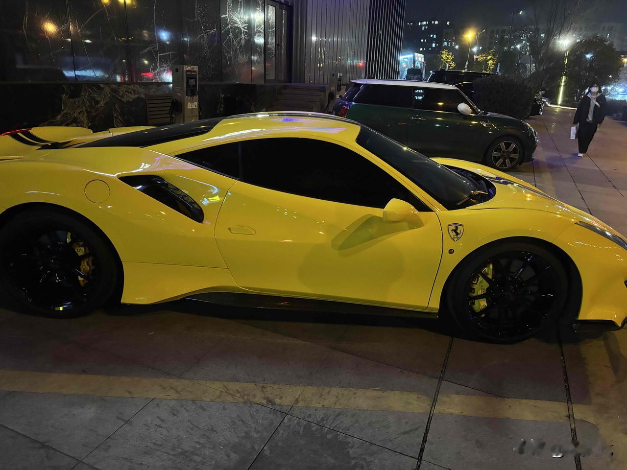 没有对比就没有伤害法拉利和老古董[捂脸哭]