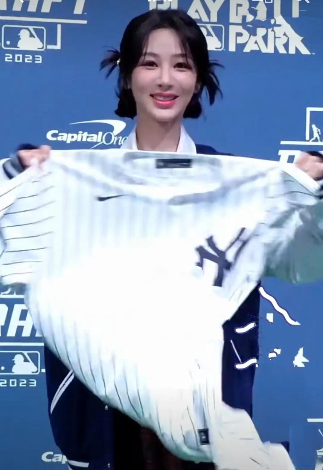 这位女明星的脸怎么这样了