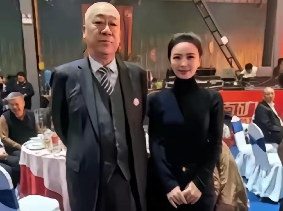 我就纳了闷了，河南新乡那个崔培军，网上看着发钱都不带眨眼的，结果当地司机跟我交了