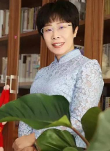 北大才女蒙曼50岁至今未婚，朱迅问她："你最想嫁给谁？"谁承想，她脱口而出说的一