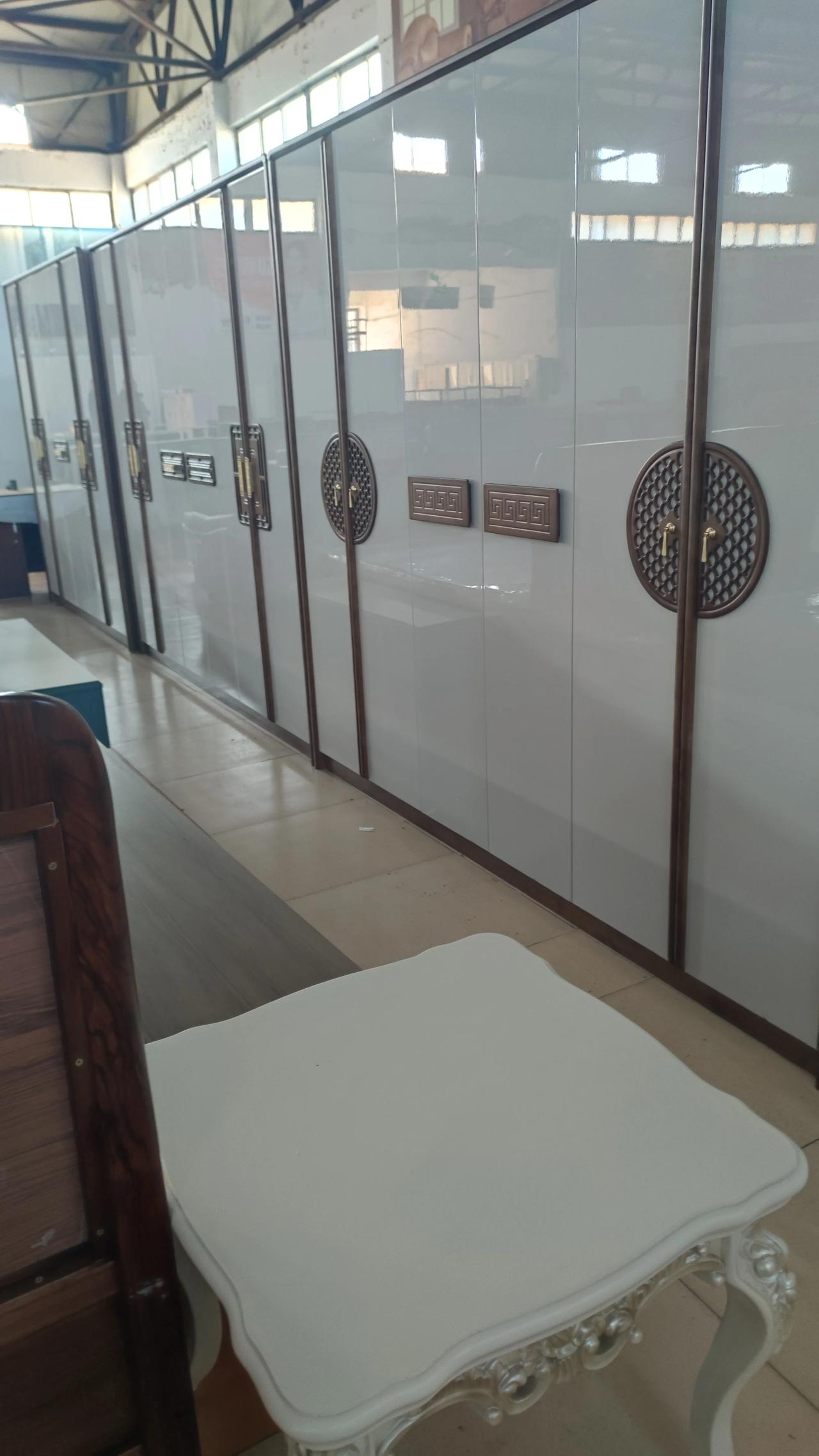 好久没去家具市场啦，家具齐全样式新颖，很不错啊。