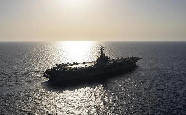 四枚导弹都打到海里去了！中国卫星已锁定美军航母，伊朗开卷考都没考明白？伊朗伊