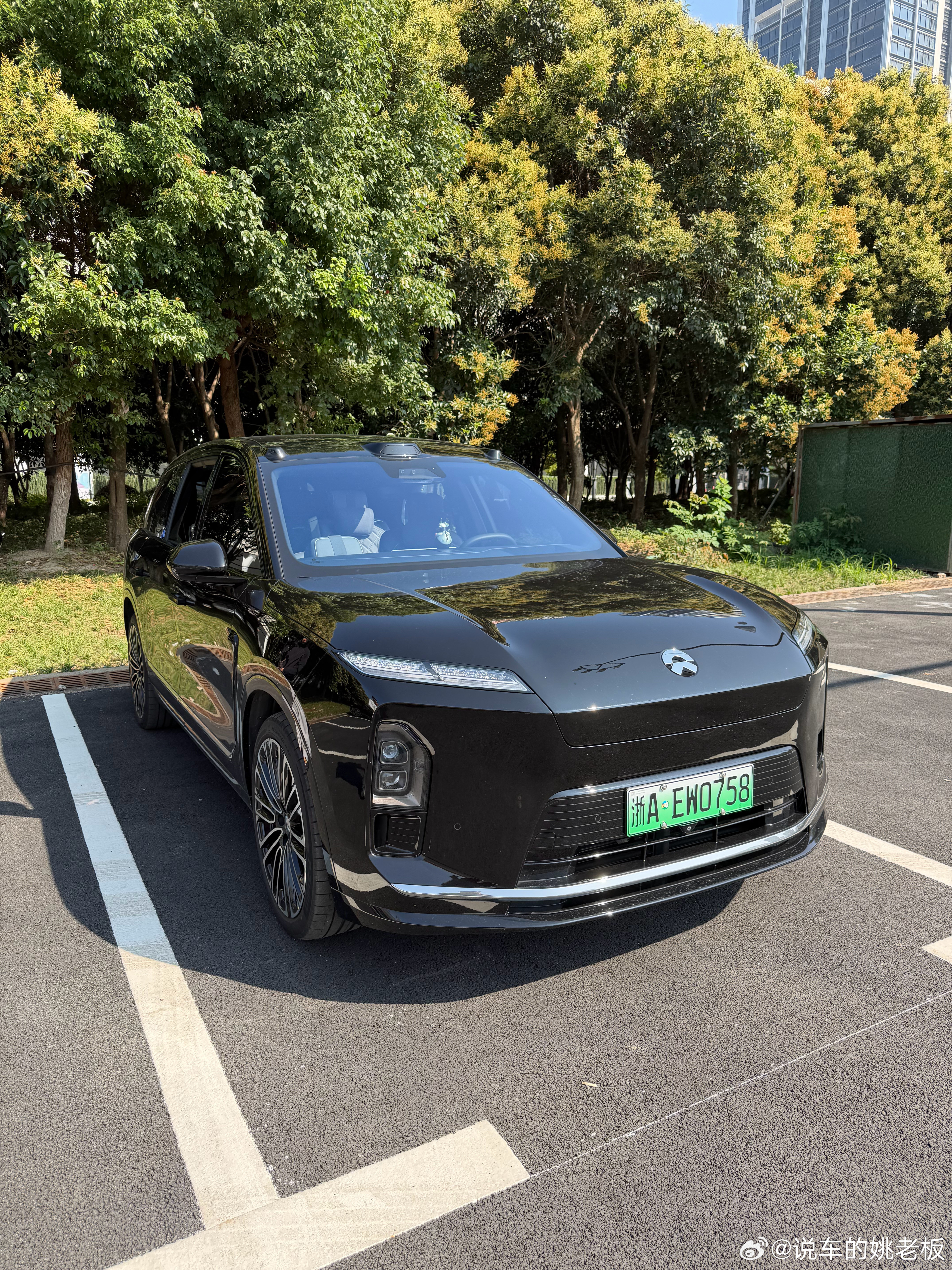 我才发现我的ES8冰箱装的都是我儿子的水奶本来想喝杯冰可乐结果可乐全在门板