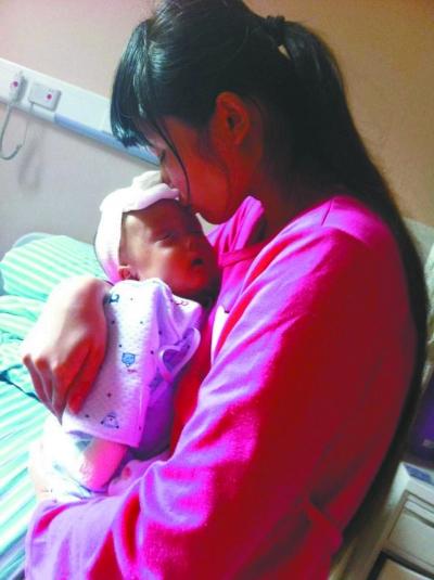 离家时, 宝宝还不会说话, 回家后, 宝宝见到妈妈问: 你是谁呀?