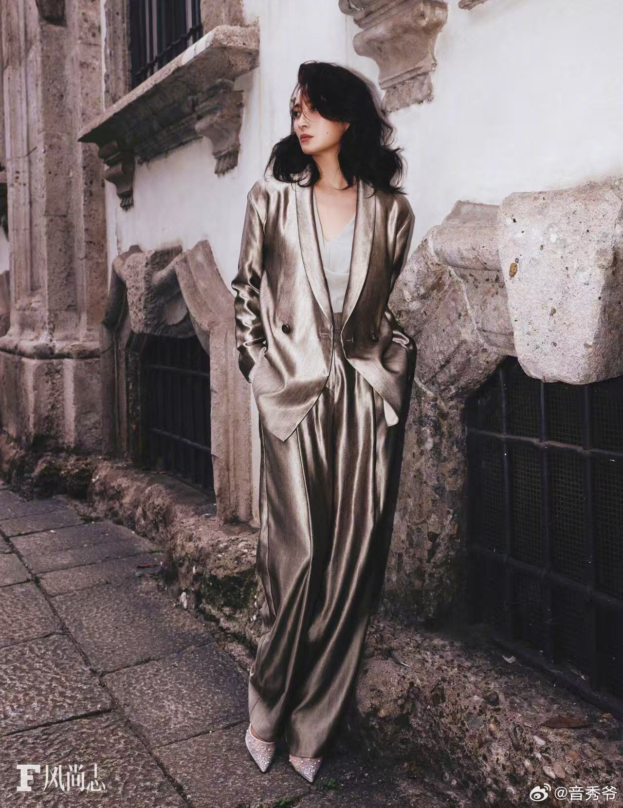 蒋勤勤淡淡的就会顺顺的蒋勤勤这松弛感夯爆了蒋勤勤米兰这组封面真的绝了，那种从骨