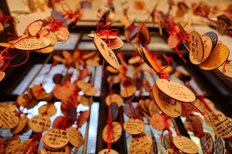 对联这玩意儿，真是中国传统文化里的瑰宝，读起来那叫一个抑扬顿挫，韵味十足。看到“