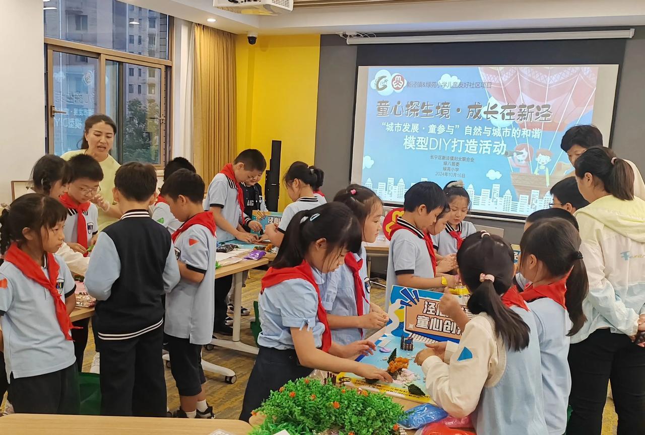 好消息中小学课后服务费由地方财政负担。来自媒体信息，四川绵阳、江苏沭阳等地明确