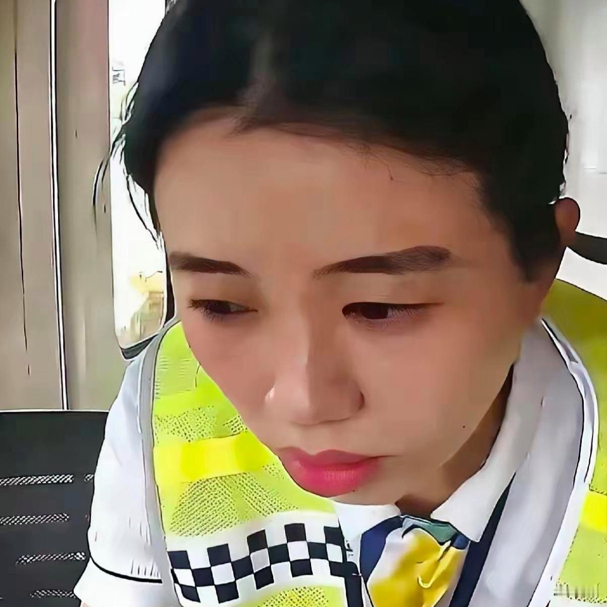 高速暖心一幕刷屏全网！浙江高速货车司机缴费差1396元，老板迟迟没转钱，当