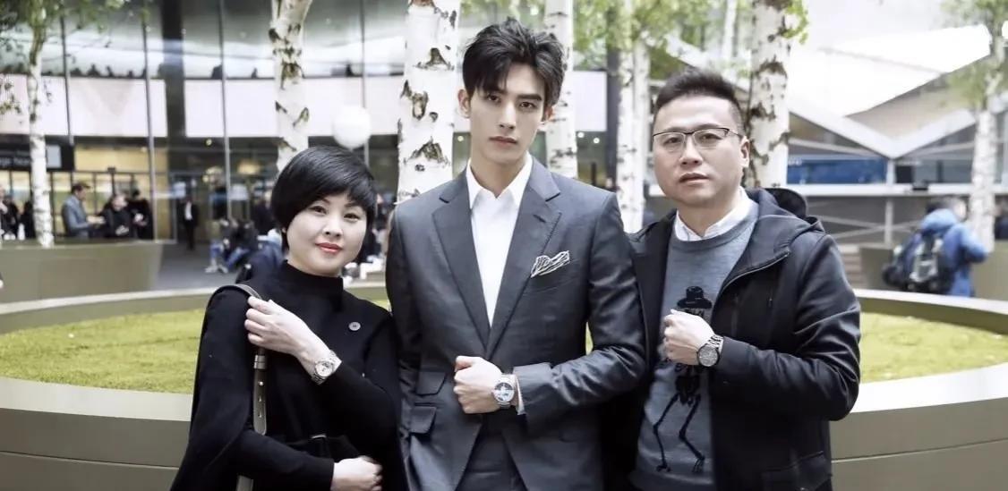 宋威龙原来2019年就帅的如此的权威了呀，也难怪他那么年轻的曾经，即便是初出茅庐