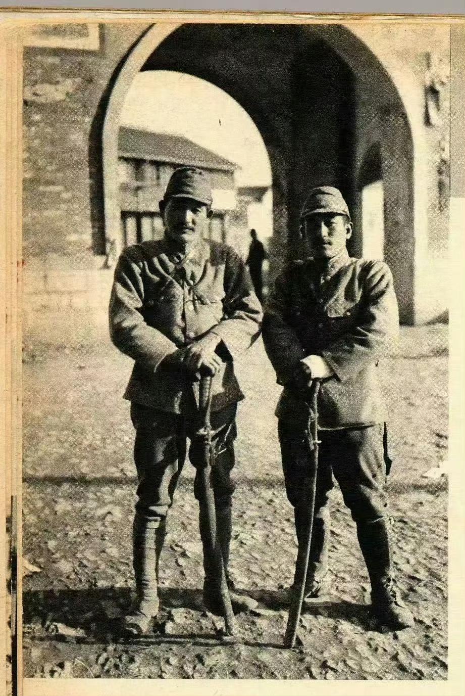 1937年11月30日，《东京日日新闻》以“百人斩竞赛！两少尉已超过80人”为题