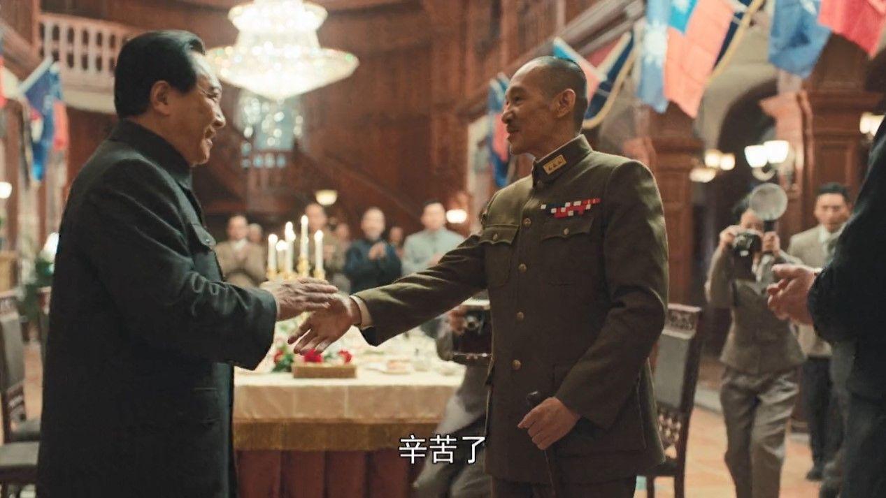 七七事变爆发后，全国上下人心惶惶。到底要不要和日本全面开战，蒋介石心里一直拿不定