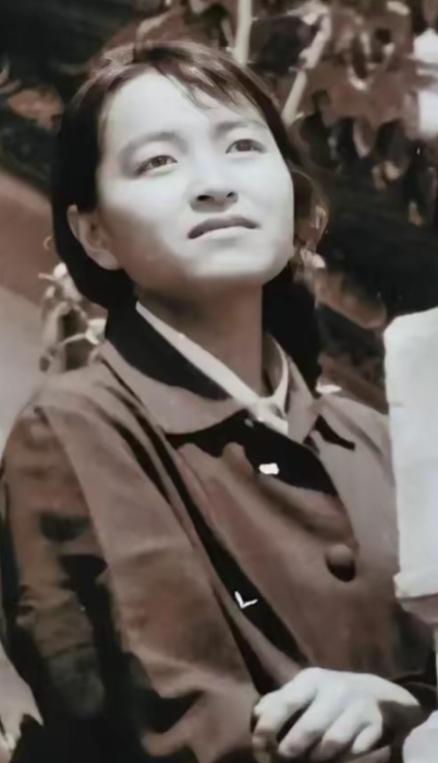 1995年，褚时健的掌上明珠褚映群遭人举报，被洛阳警方带走，4个月后，褚映群在狱