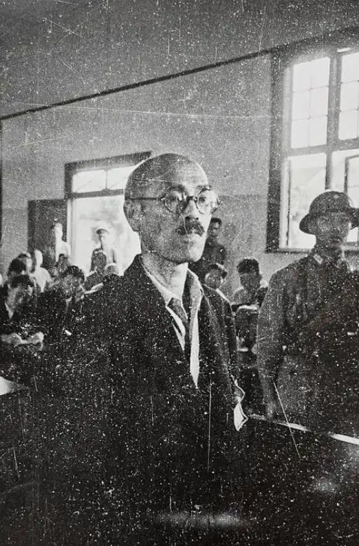 🌞1945年，日本投降，老蒋特别对何应钦交代说：酒井隆这个战犯必须处以极刑