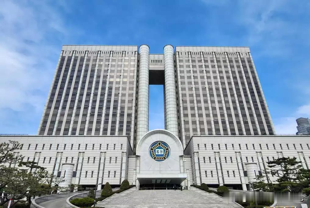 26日，韩国内乱特检组已正式向法院申请中止审理前总统尹锡悦与前国务总理韩德洙前的