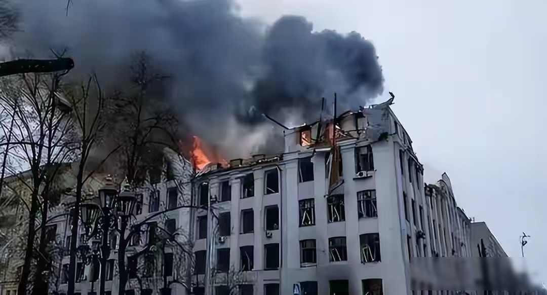 乌克兰人跑了，俄罗斯人累了，美国工厂的灯还亮着2022年2月24日，俄罗斯对