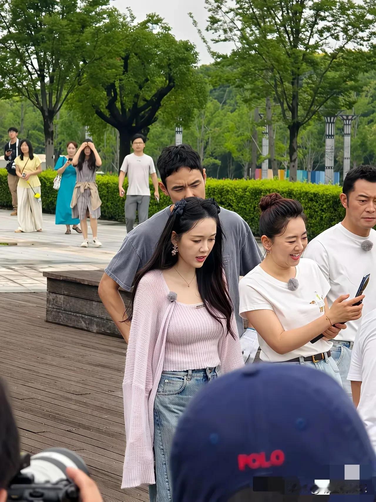 曾经听不少人说：“男人如果有钱就一定会找年轻漂亮的女人。”感觉也挺有道理的，但看