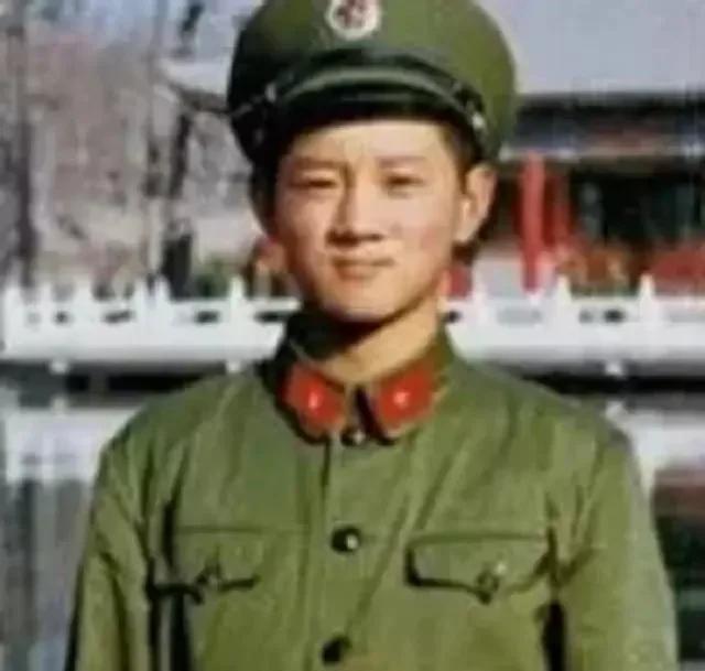 1986年，一个18岁的山东莱西小伙参军入伍，原本是冲着坦克兵去的，结果因为是初