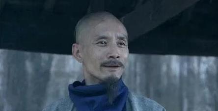康熙年间，名医叶天士表妹刚去世。叶天士扶棺痛哭，突然，他“嗤”地撕开表妹衣襟，拽
