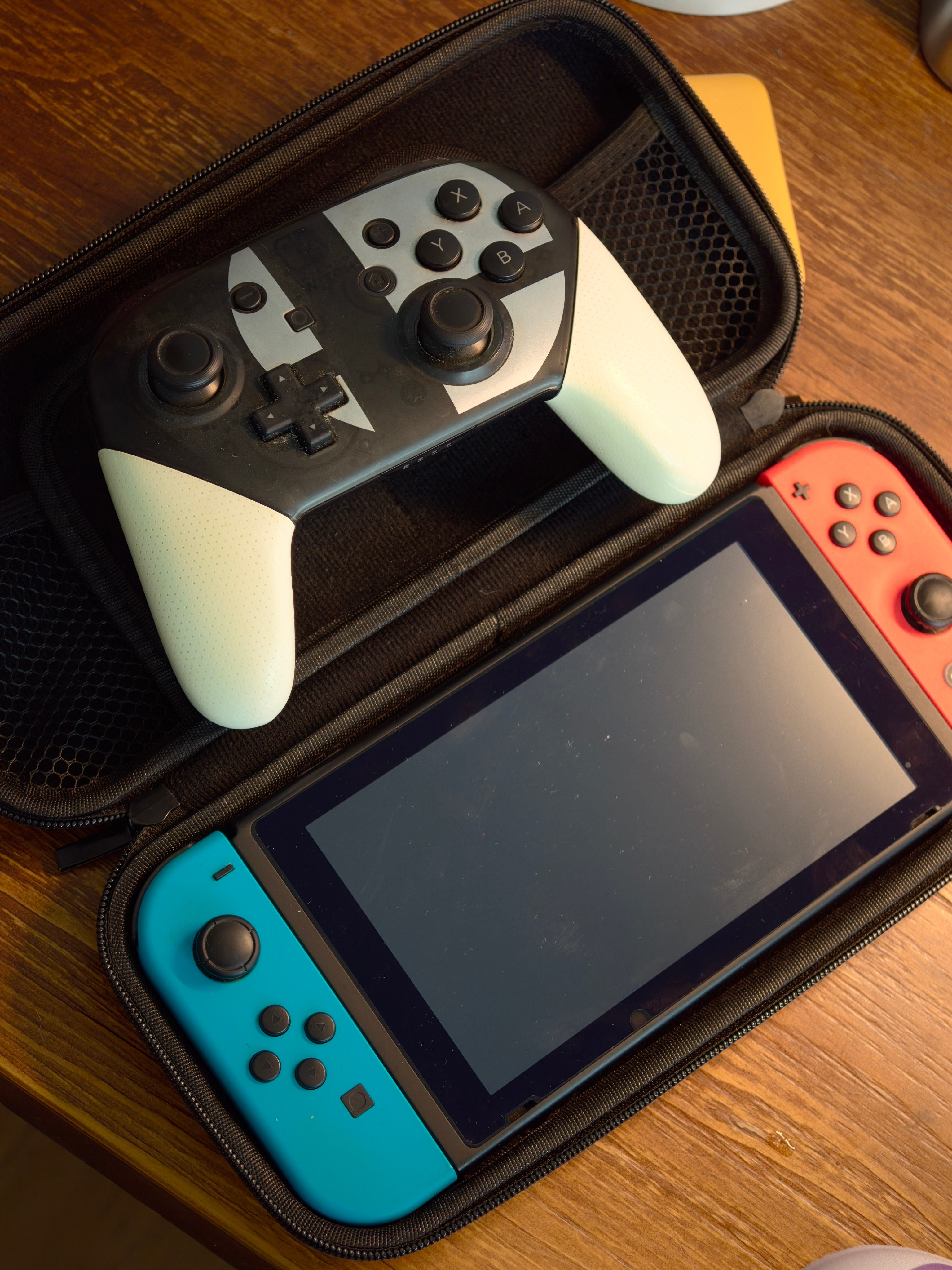 你的初代Switch吃灰了吗初代Switch是老婆送我的生日礼物，我还记得刚拿