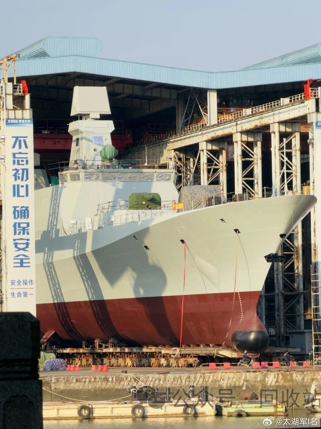 南方某厂即将下水的新批次054B高清图它的垂发、反舰导弹都升级了垂发升级成