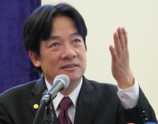 别再骂赖清德了！ 大家别再一个劲骂赖清德了，说实话，台湾现在这烂摊子，他确实