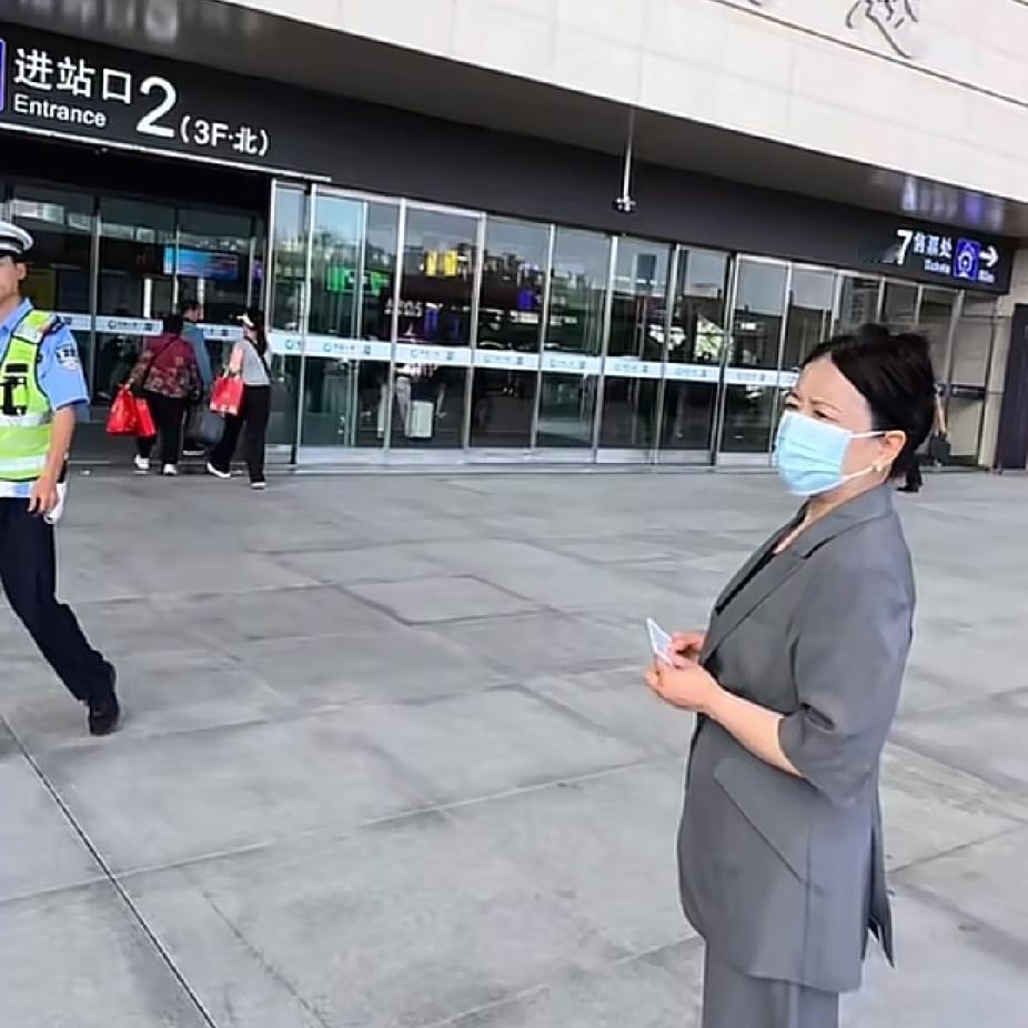 柴桑大姐直播讲起这年的艰辛路程！句句都难掩心酸！大姐说：其实这个事一点都不复
