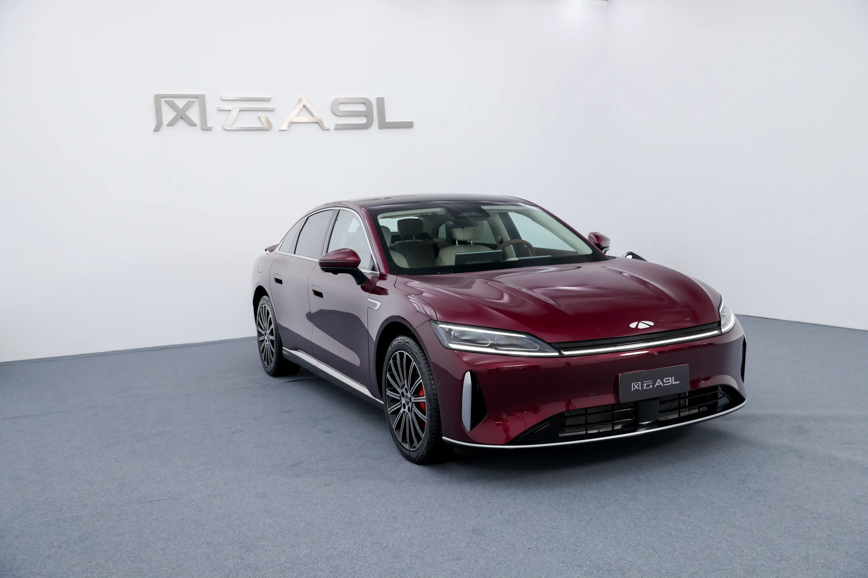 最近开了风云A9L，发现它的豪华感和实用性平衡得很好～后排座椅软乎乎的，能一键