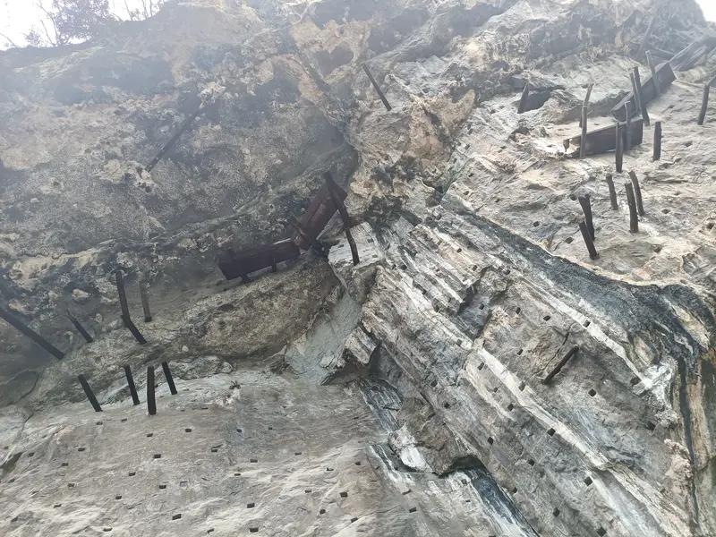 隧道里密密麻麻的钢管，居然能把岩石“焊”死？天天走隧道却没人告诉你的硬核冷知识