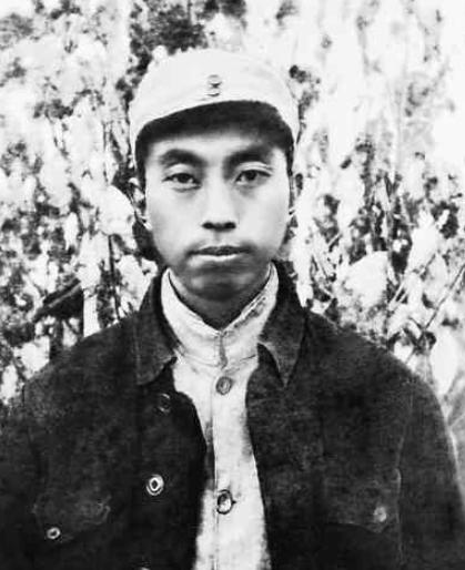 1981年，华国锋退居二线，组织给他的秘书曹万贵摆出三份调令，这个时候华国锋身边