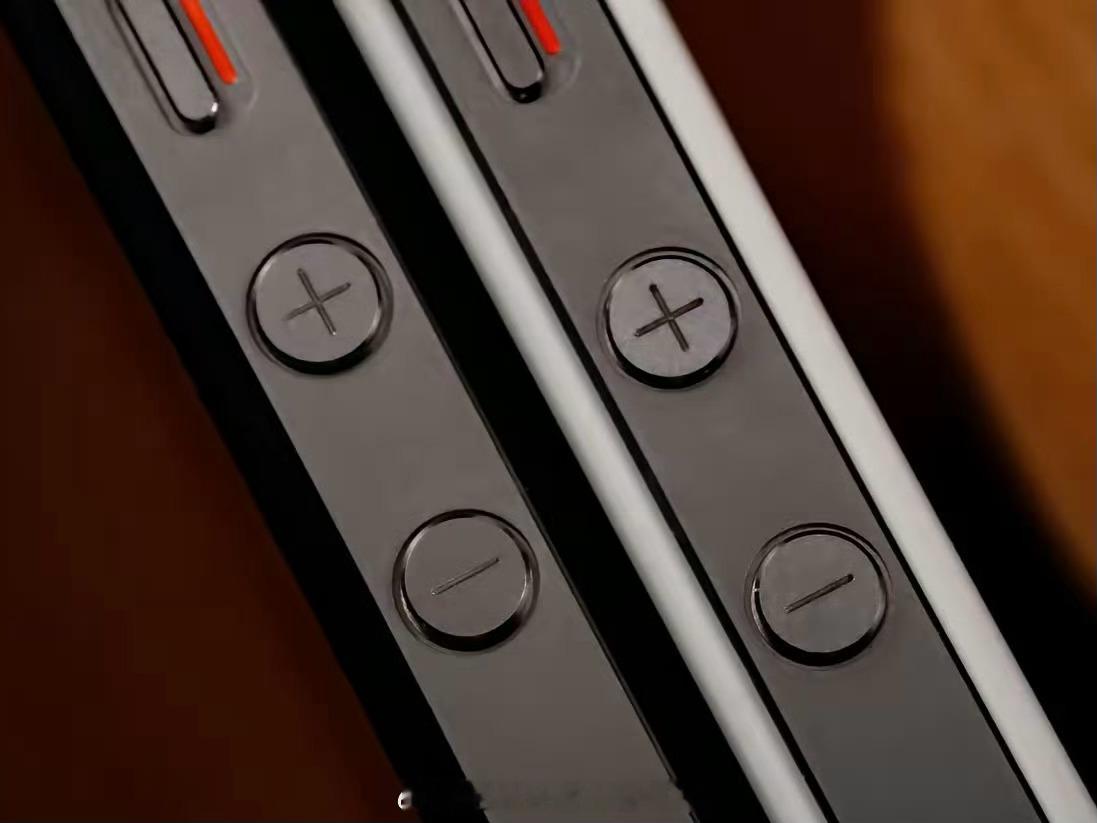 突然看到小米17系列的新机预热，发现好久没看到这种经典的音量键设计了！