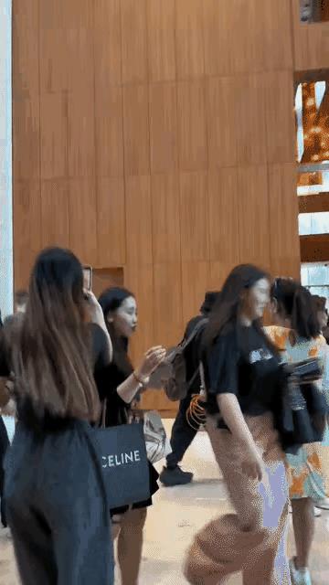 张云龙这人高马大的，怎么就看不出性张力呢？是因为长了一张大男孩的脸，还是因为一开