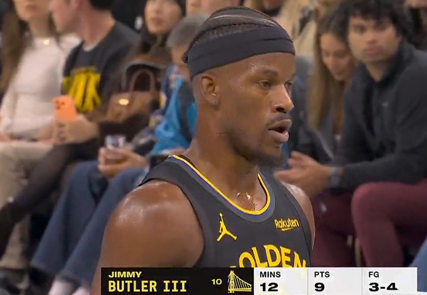 勇士主场输火箭，100-104，被火箭逆转，可以说是耻辱的一场球。火箭没有杜