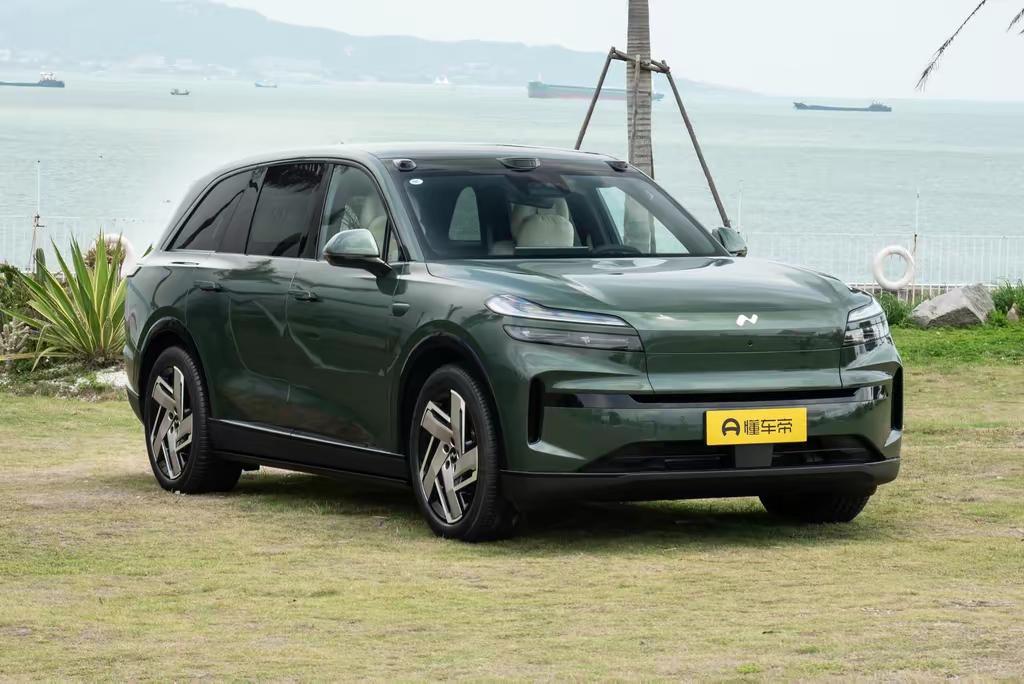 杀红眼了，乐道L80，预售价15.98万，最便宜的大型SUV。租电版，预售价