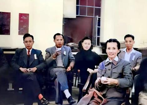 红颜薄命，46岁的林徽因面容憔悴，早已经被疾病折磨的身心疲惫。林徽因有一个强势