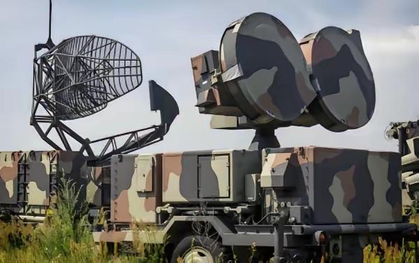 美军的“眼睛”，瞎了！解放军在南海释放的不是电子诱饵，而是宣告：从今以后，你雷达