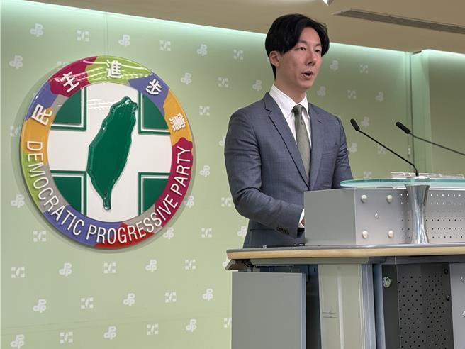 曾自曝“我就是妥妥的台独”，甚至嘶吼“我被炸死活该”的民进党发言人吴峥，彻底破防