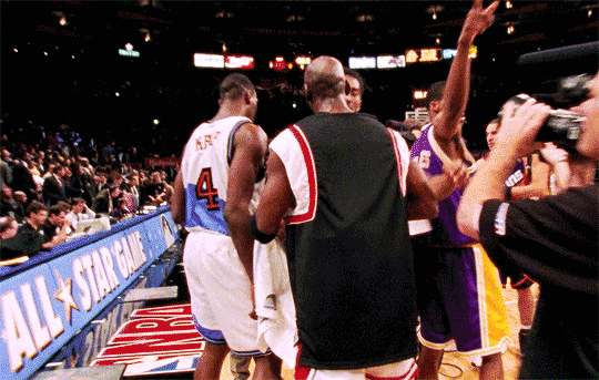 当乔丹遇见科比，那画面简直绝了，就像艺术照进现实，美如画！乔丹，篮球之神，他的后