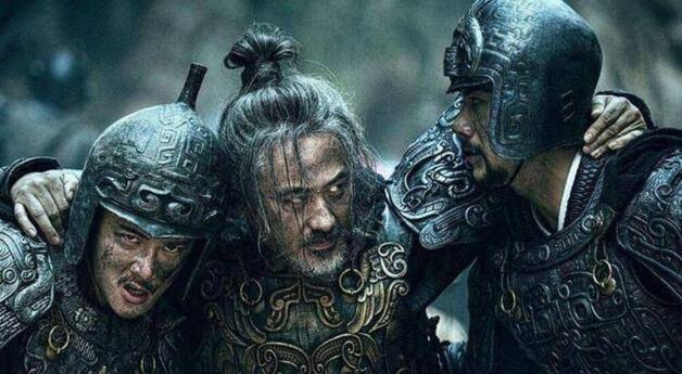 司马懿2个儿子，司马昭给司马师提鞋都不配，两人不是一个档次。司马昭与司马师的差距