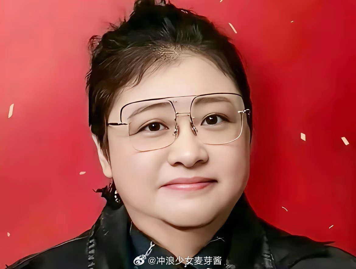 韩红说以前是校花，我本来不信。结果一看18岁军装照，对不起，是我有眼无珠