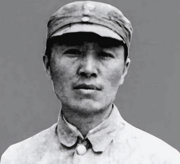 1941年秋，保卫部部长钱益民，突然下令让所有警卫员下河洗澡，而当小伙子们脱光衣