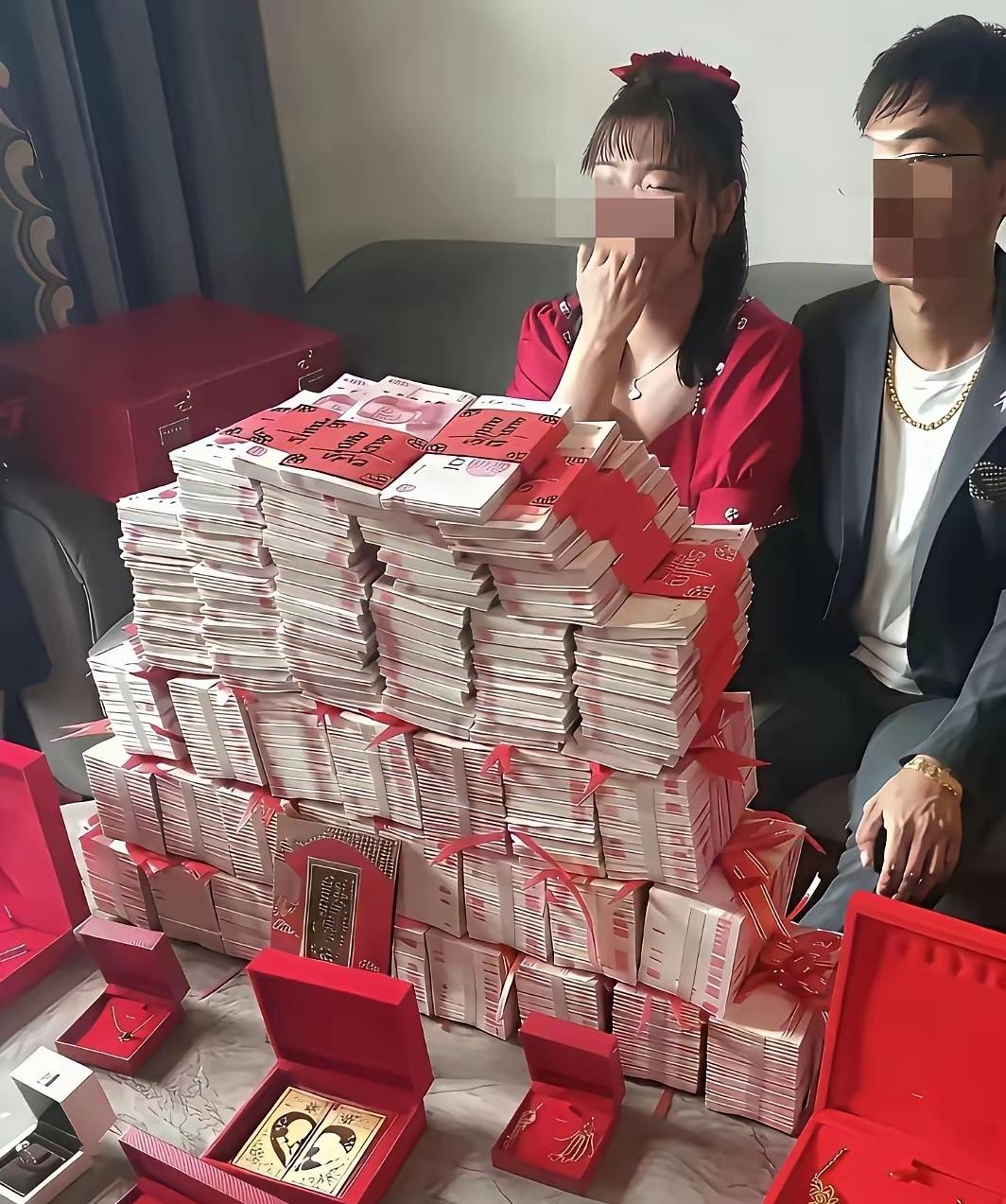 真让人好奇，新娘到底是何方神圣，竟然能让男方拿出这么多的彩礼来娶她！看看图中