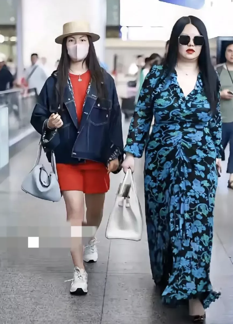 李湘的这件花裙，给所有爱穿裙子女性提了个醒，可以不再漂亮，但一定不可以不自信
