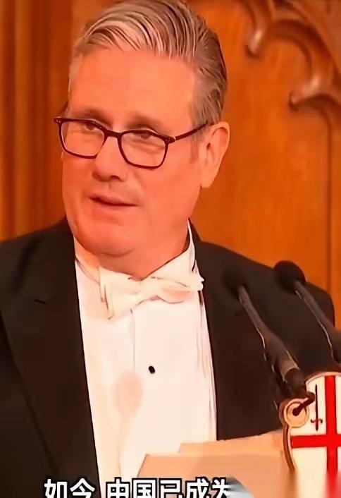 英国首相，终于当着全世界的面，把那句心里话给说出来了。他说，中国，是世界三大强