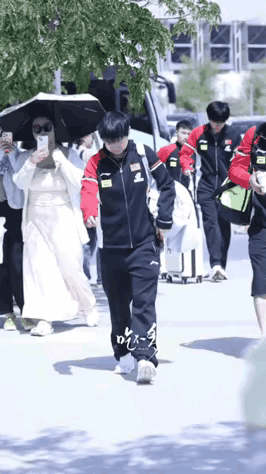 5月22日，莎头用完餐后，一起去上训了。再过一个小时，莎头组合将要迎来和松岛辉