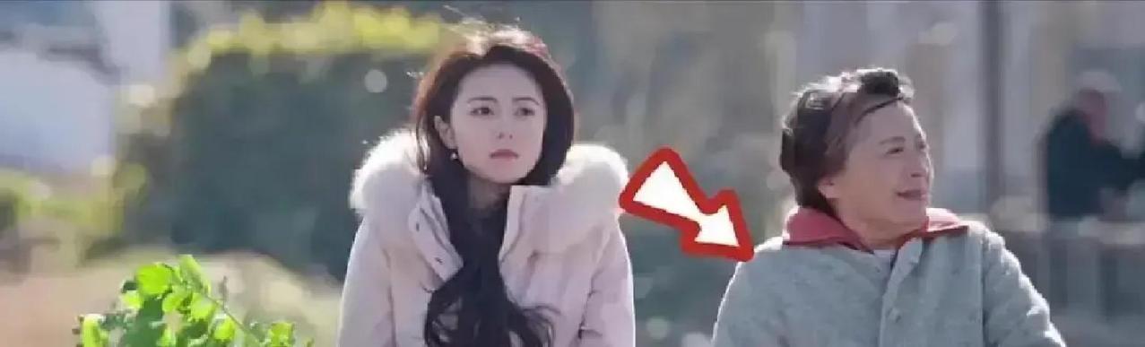 5万8的大衣撞299外套赵今麦那件粉色大衣挂在镜头里，像把钱包直接掏给观众