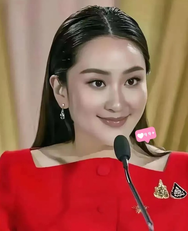 快报！8月22日，泰国法院干了一件破天荒的事，直接把前总理他信涉嫌冒犯君主的案